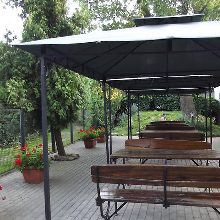 Dedek Park - Historyczny Dworek W Pieknym Parku Skaryszewskim Obok Stadionu Narodowego Varšava Restaurace fotografie