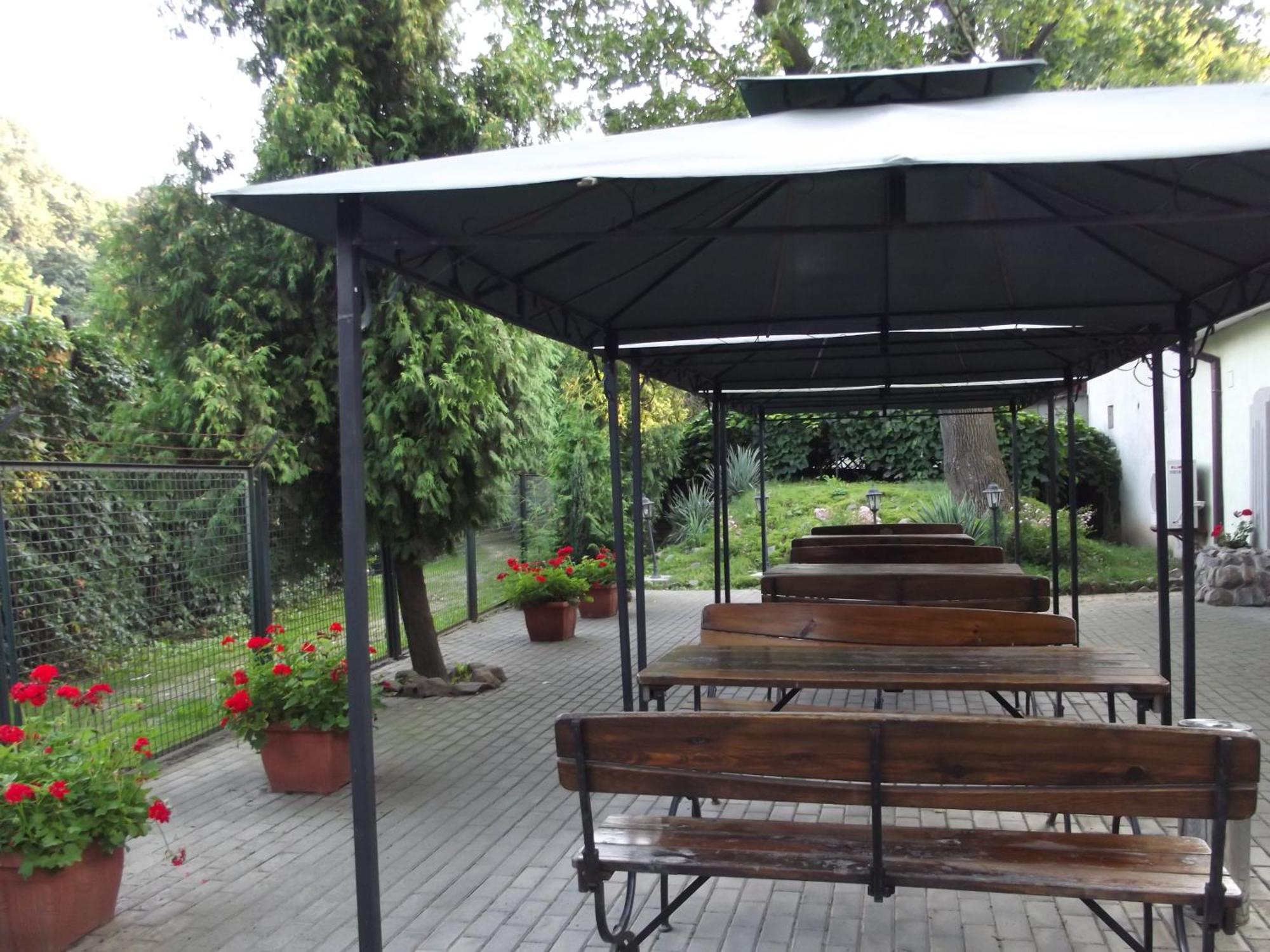 Dedek Park - Historyczny Dworek W Pieknym Parku Skaryszewskim Obok Stadionu Narodowego Varšava Restaurace fotografie