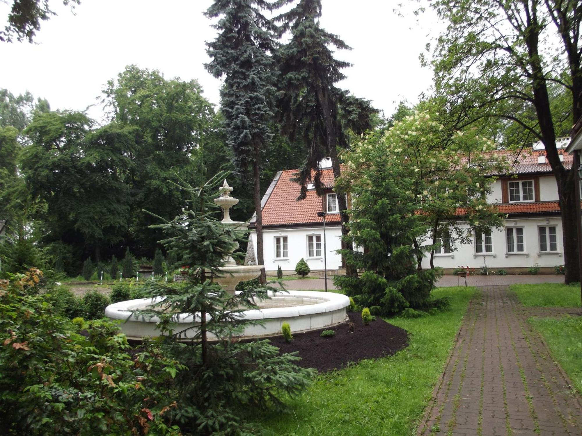 Dedek Park - Historyczny Dworek W Pieknym Parku Skaryszewskim Obok Stadionu Narodowego Varšava Exteriér fotografie